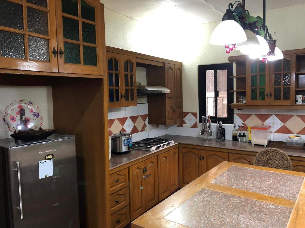 Tagaytay Bnr Guesthouse 4Br With Balcony 12-14 Guest Tagaytay City Екстер'єр фото